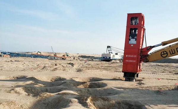 泰安恒大“夯神”高速液壓夯實機(jī)hc84助力廈門機(jī)場場地夯實